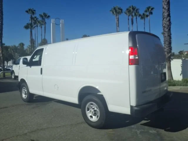 New 2026 Summit White Chevrolet WT image 13