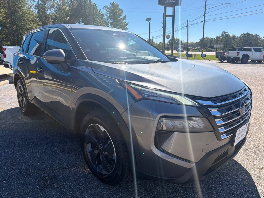 Used 2025 Gray Nissan SV image 7