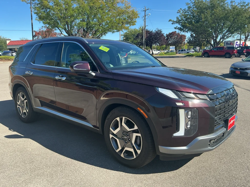 Used 2024 Sierra Burgundy Hyundai SEL 7P image 3