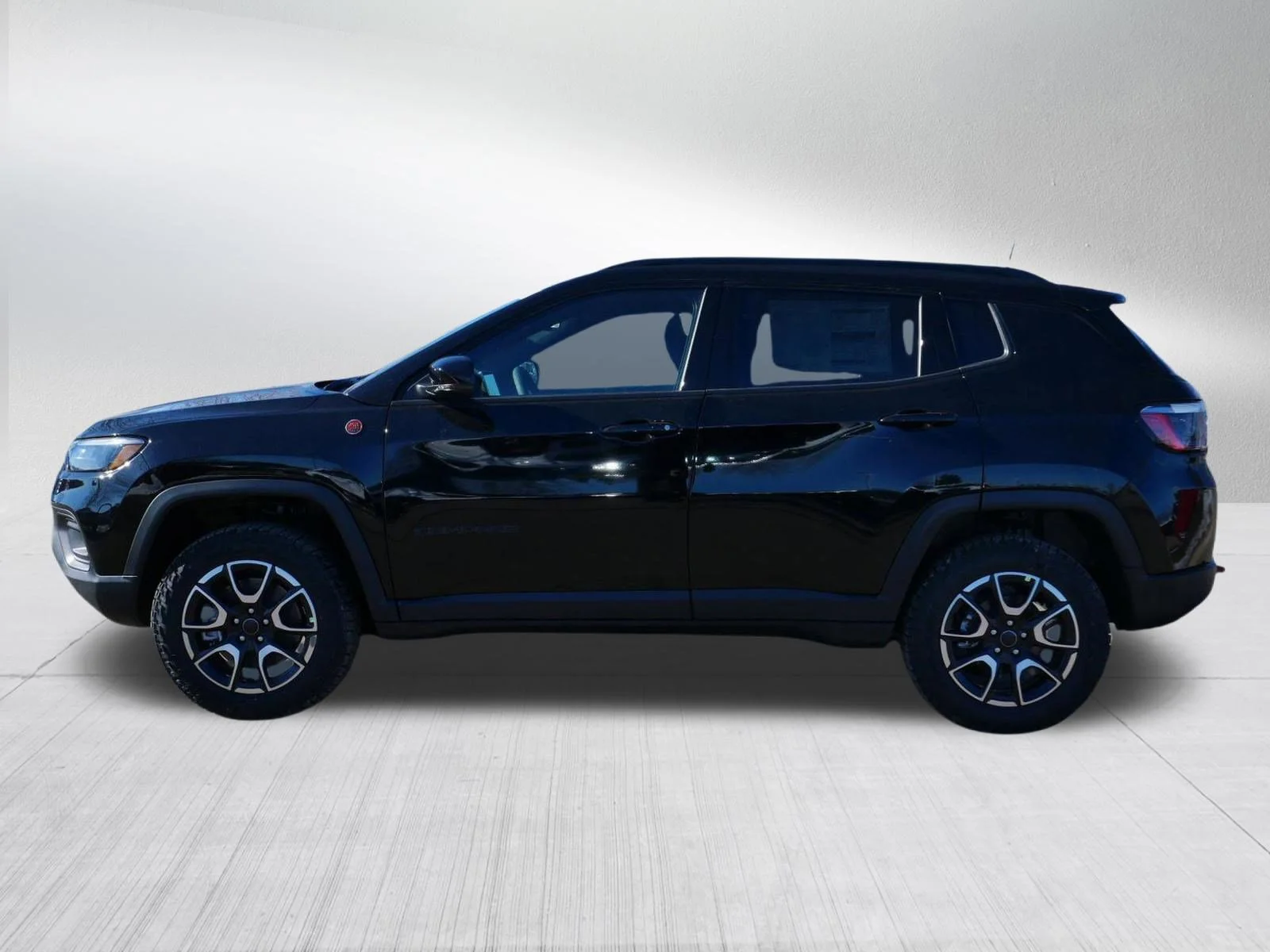 New 2026 Diamond Black Crystal Pearl-Coat Exterior Paint Jeep Trailhawk image 4