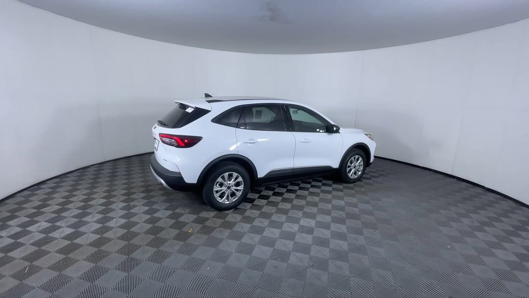 New 2026 Oxford White Ford Active image 9