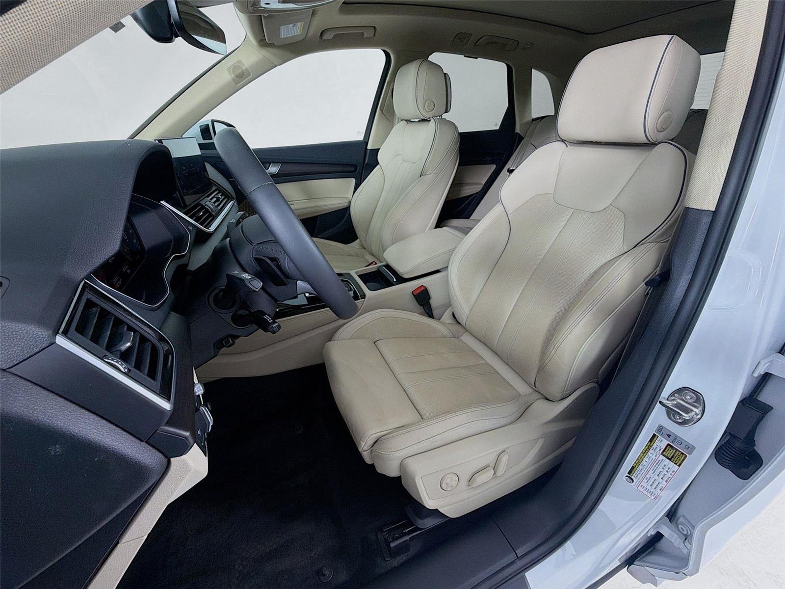 Used 2022  AUDI  image 5