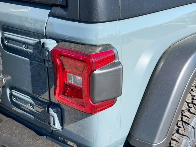 New 2026 Anvil Clear-Coat Exterior Paint Jeep Rubicon image 7