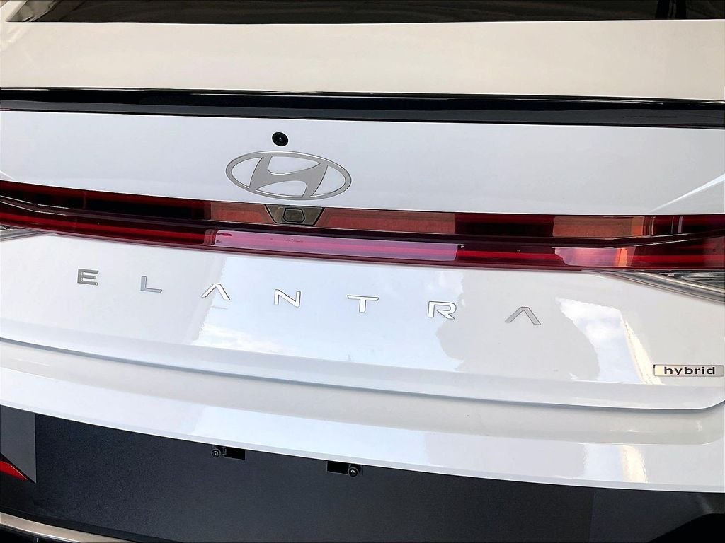 Used 2025 White Hyundai SEL Sport image 21