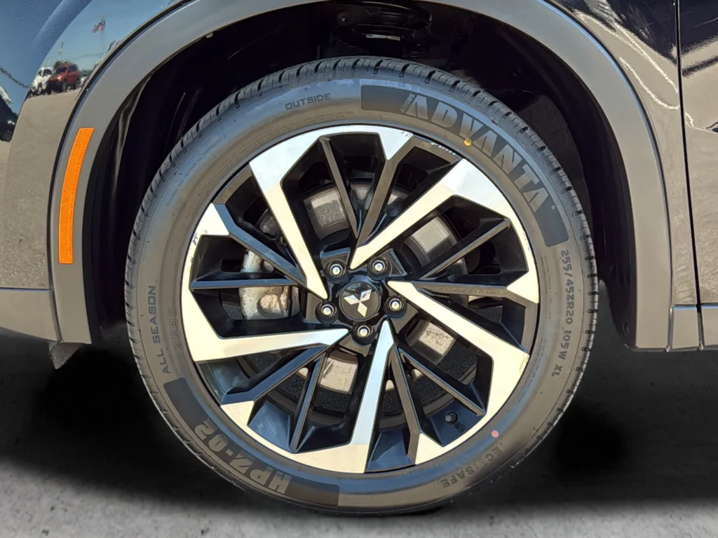Used 2024 Black Mitsubishi SE image 32