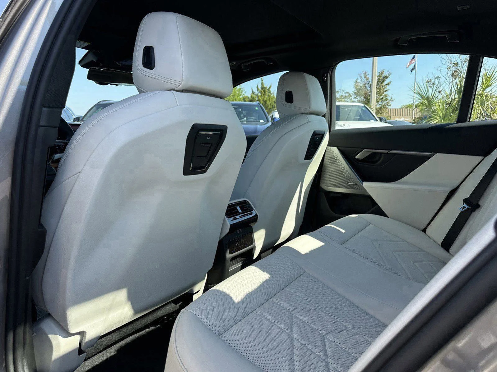 New 2026 Oxide Grey Metallic BMW eDrive40 image 19