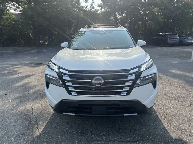 Used 2025 White Nissan Platinum image 2
