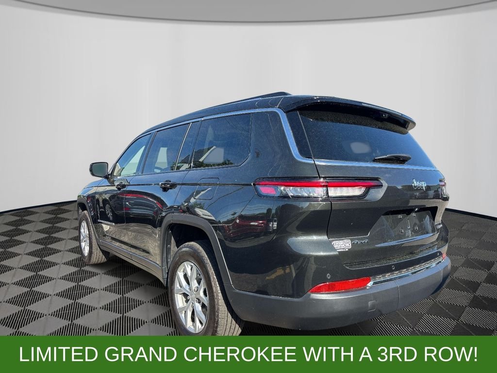 Used 2023  Jeep Limited image 3