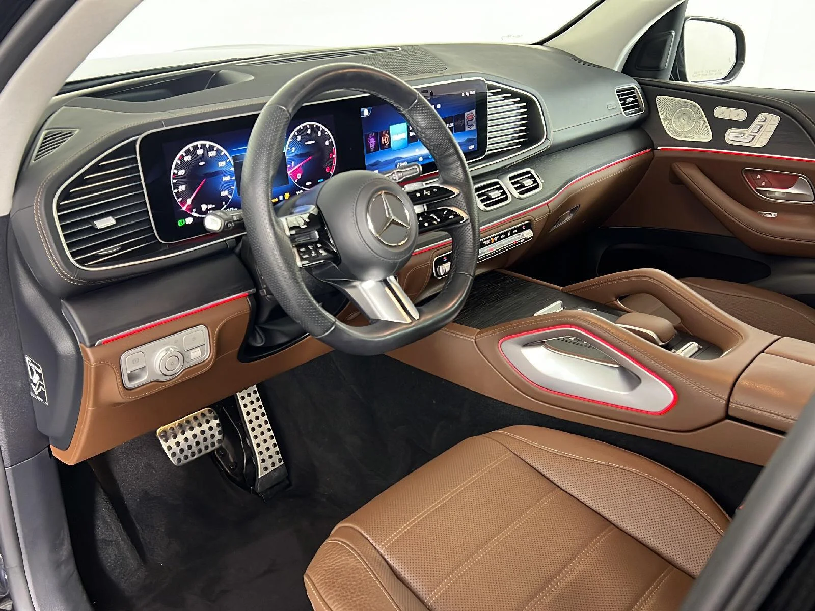 Used 2024 Obsidian Black Metallic Mercedes-Benz GLS 580 image 2