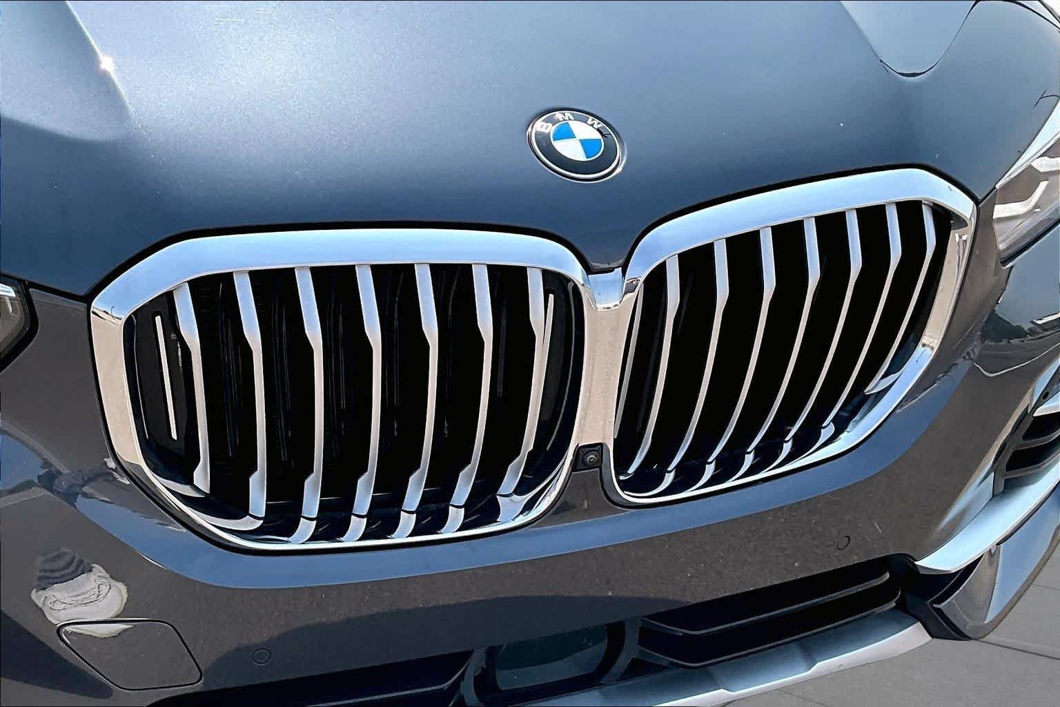 Used 2021 Arctic Gray Metallic BMW xDrive40i image 29