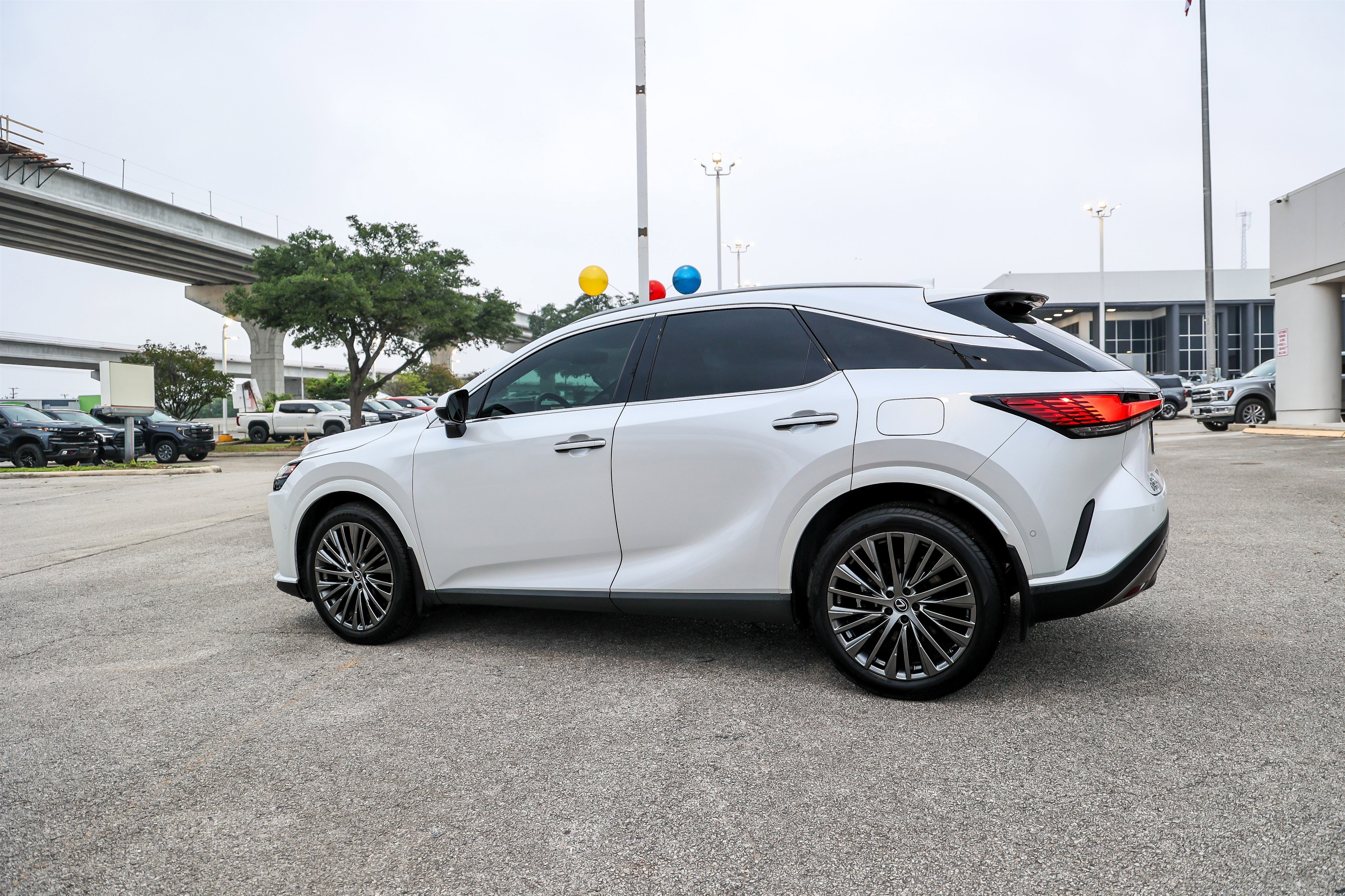 Used 2024 EMINENT WHITE PEA Lexus RX 350 Luxury image 9