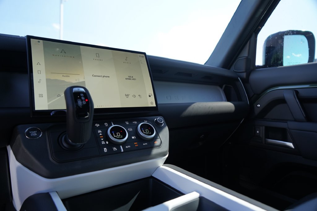 New 2026 Woolstone Green Land Rover X-Dynamic SE image 15