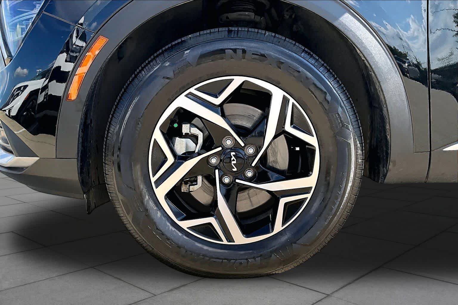 Used 2024 Fusion Black Kia LX image 11