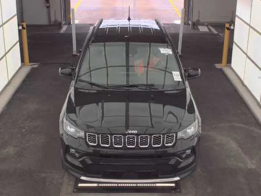 Used 2025 Diamond Black Crystal Pearlcoat Jeep Limited image 2
