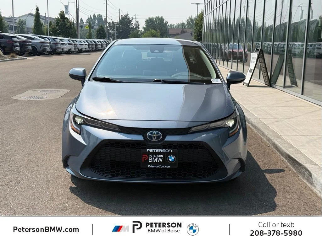 Used 2021  Toyota LE image 8