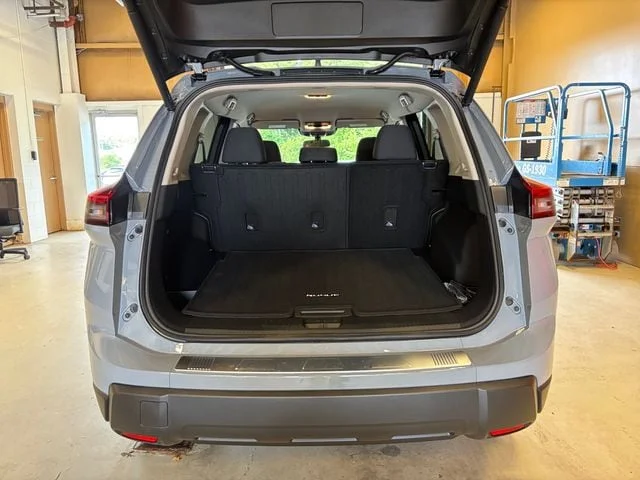 New 2026 Boulder Gray Pearl Nissan SV image 17