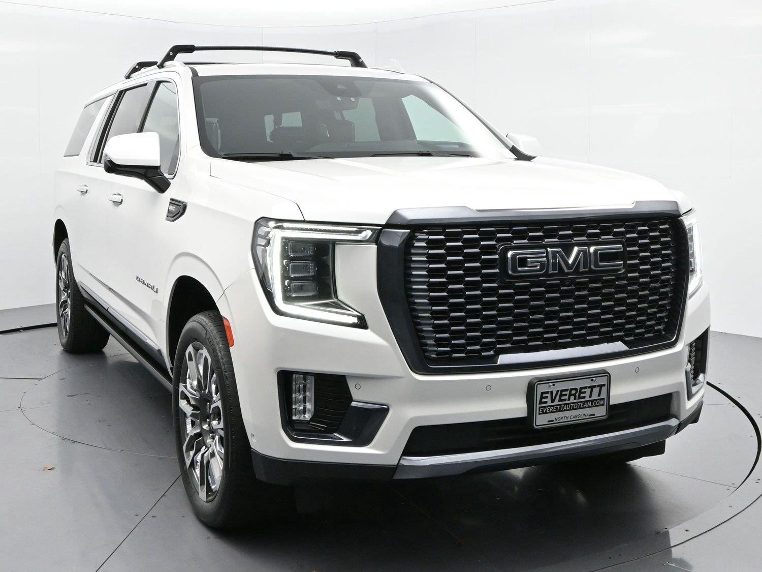 Used 2023 WHITE FROST TRICOAT GMC Denali Ultimate image 2