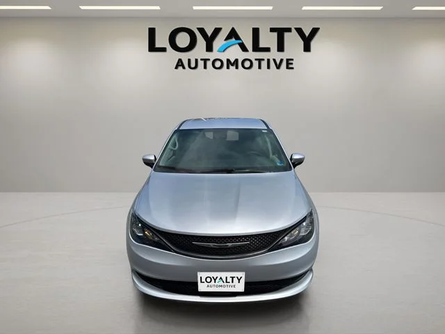 2023 Chrysler Voyager