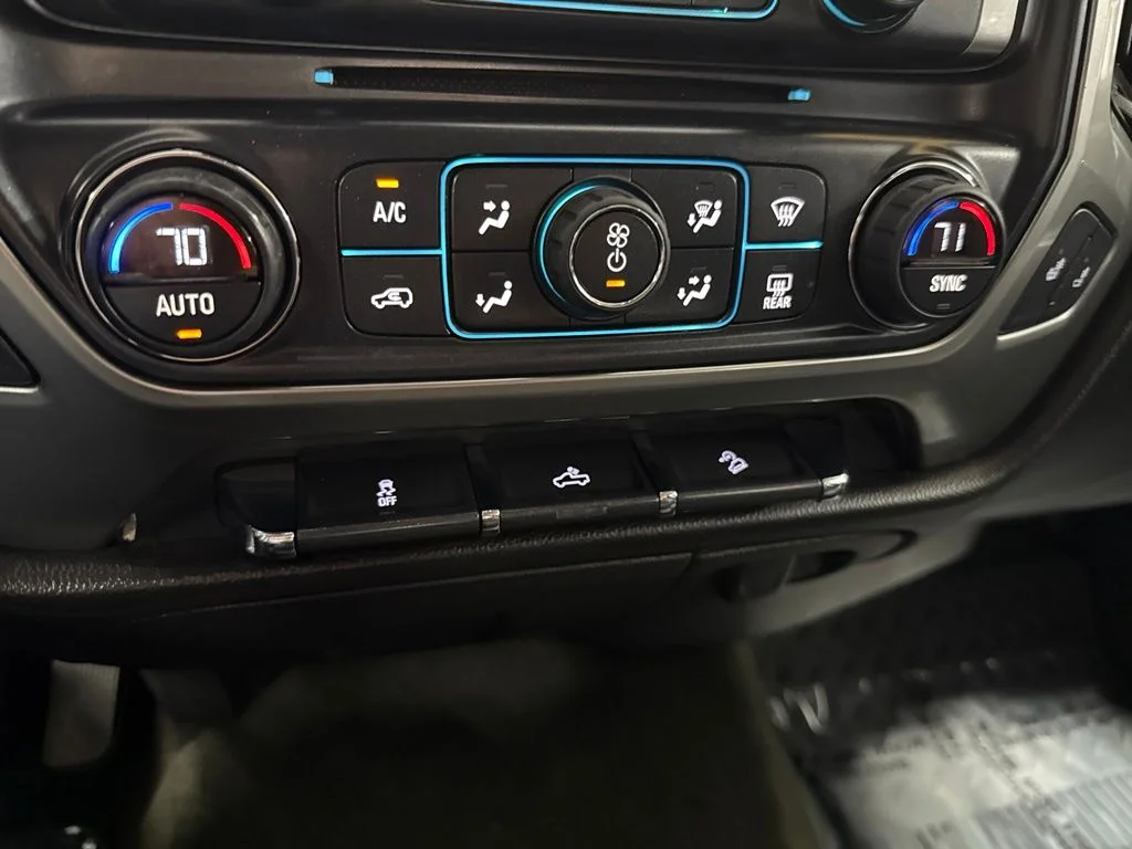 Used 2015 Gray Chevrolet LT image 18