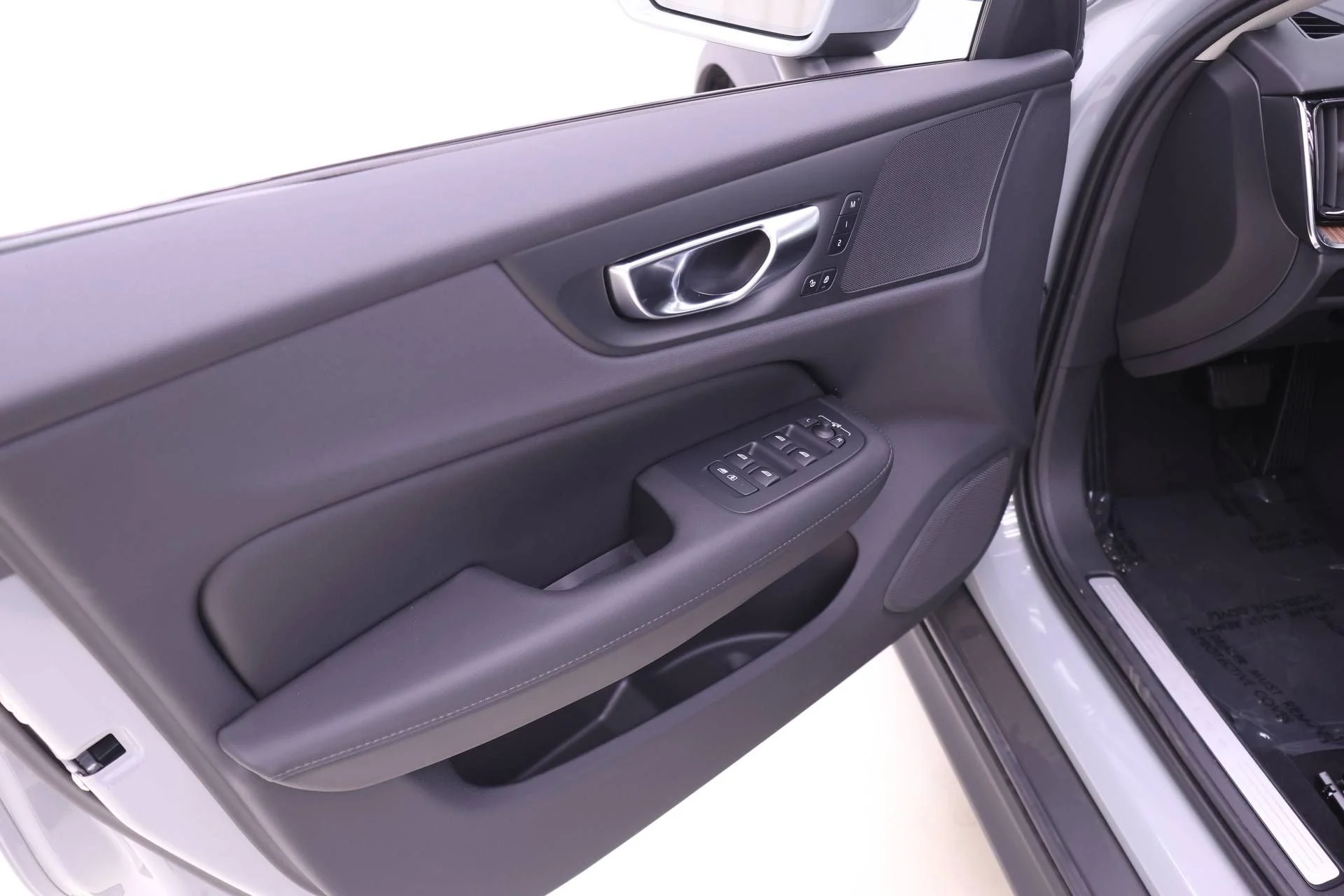 New 2026 Vapour Grey Volvo Plus image 11