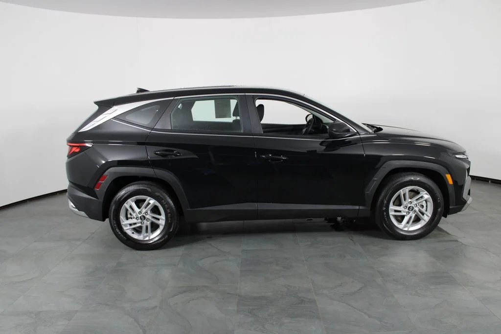 Used 2025 Black Hyundai SE image 12