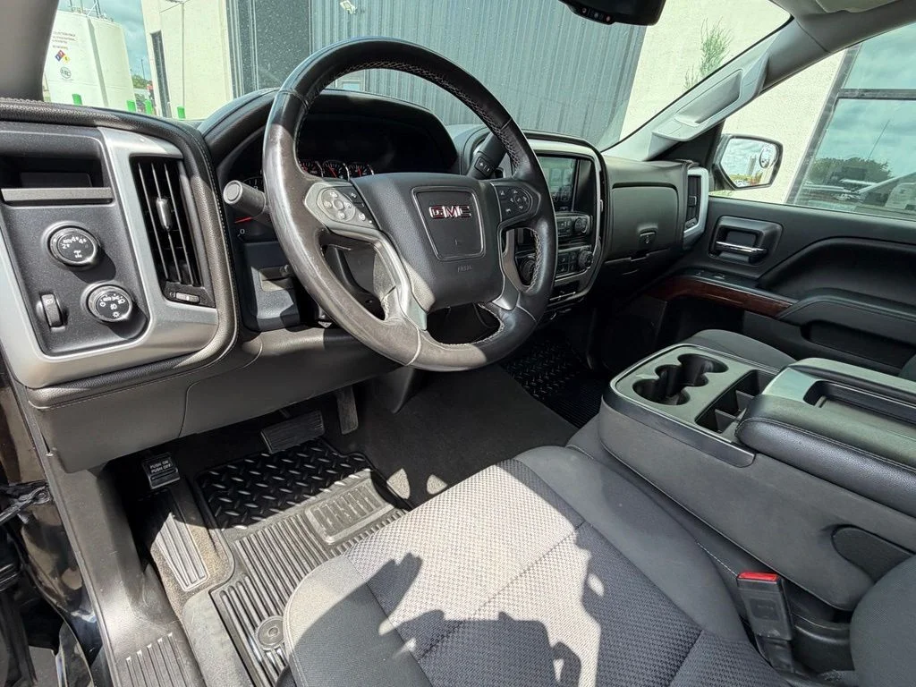 Used 2017 Black GMC SLE image 9