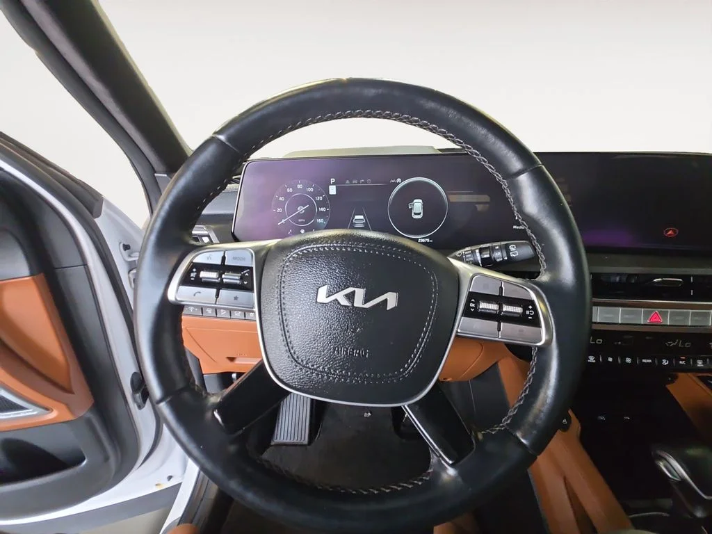 Used 2025 White Kia SX-Prestige X-Line image 13
