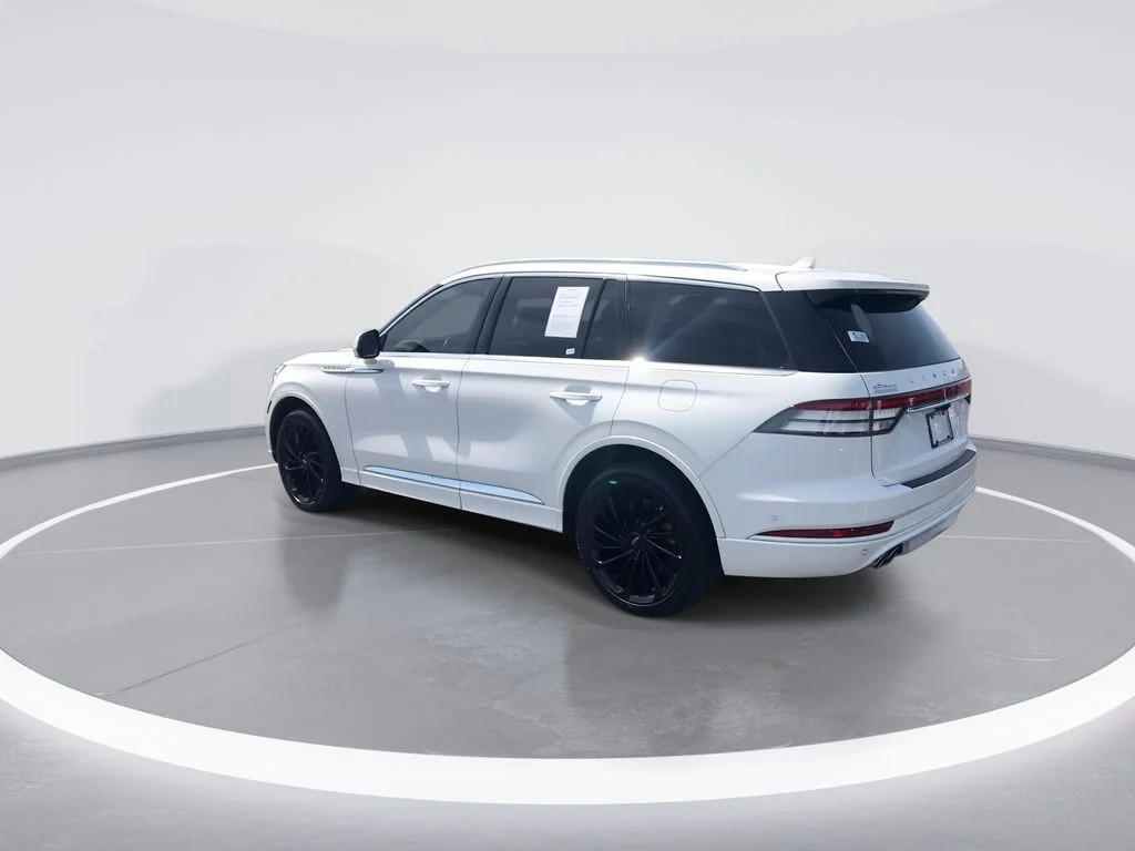 Used 2021 White Lincoln Reserve image 6