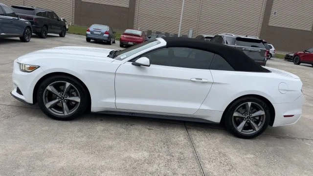 Used 2016 White Ford V6 image 4
