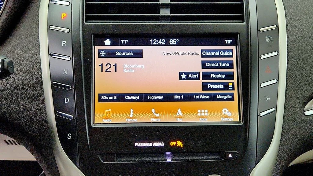 Used 2019 Iced Mocha Metallic Lincoln Reserve AWD w/ 2.3L Turbo, Technology Pkg & Climate Pkg image 19