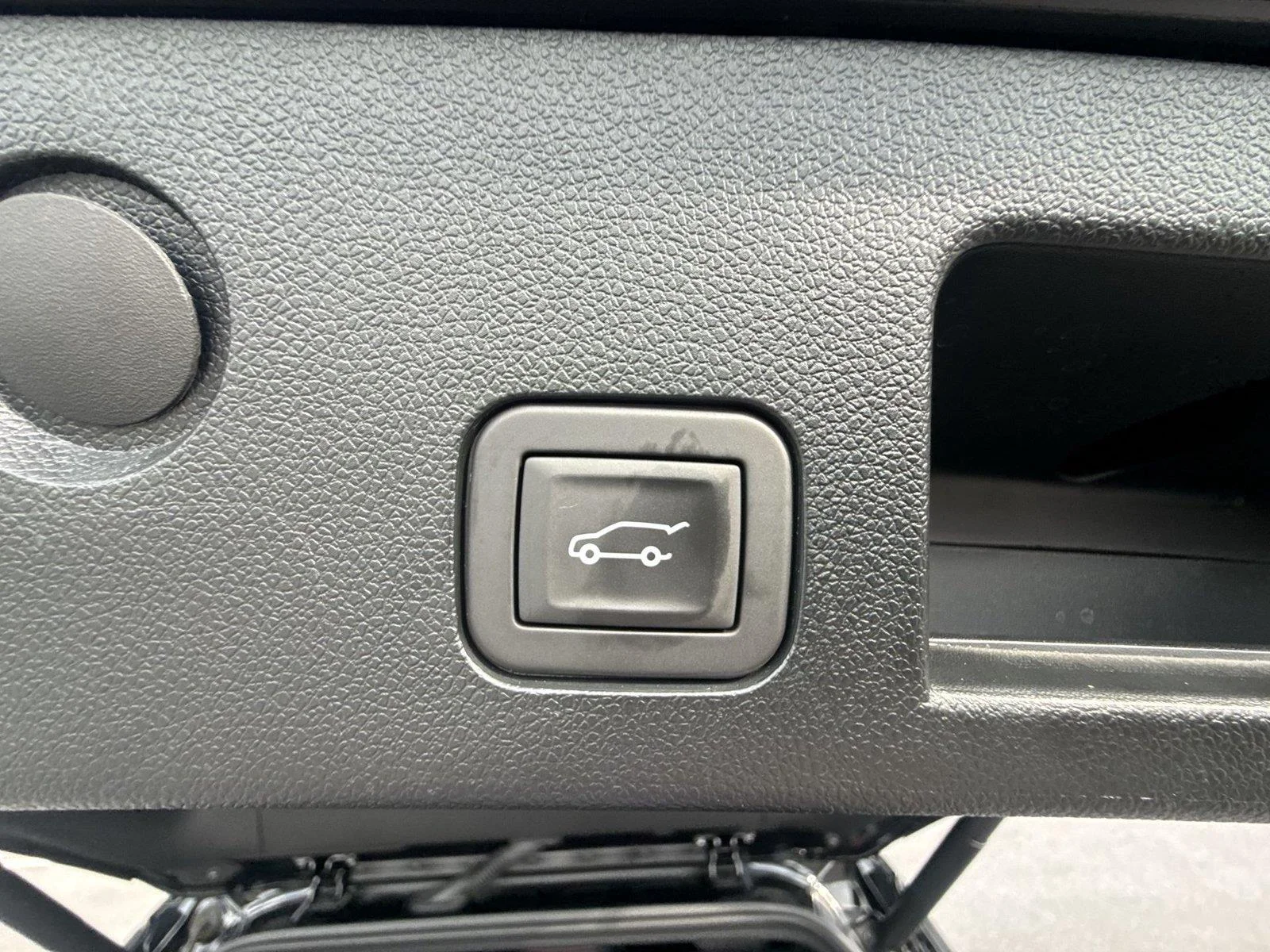 Used 2025 Mosaic Black Metallic Chevrolet AWD RS image 19