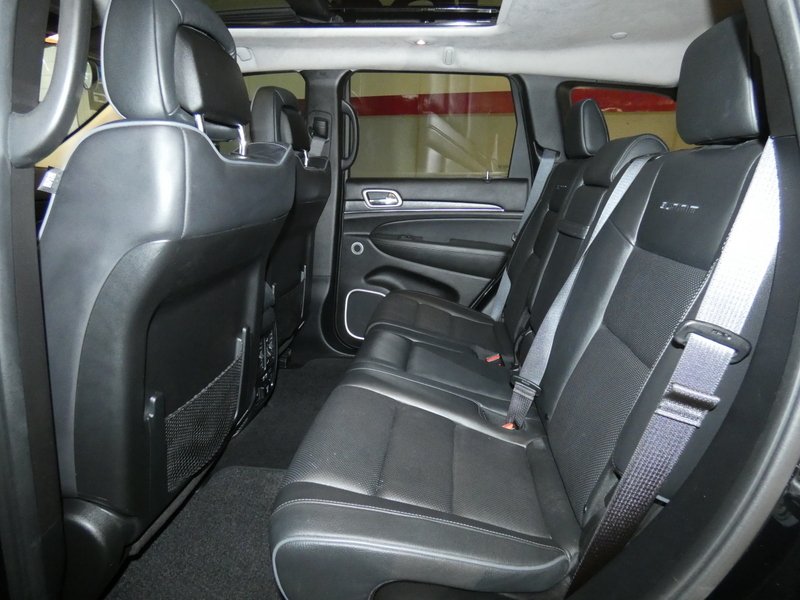 Used 2020 DIAMOND BLACK CRY Jeep 4d SUV 4WD Summit V6 image 28
