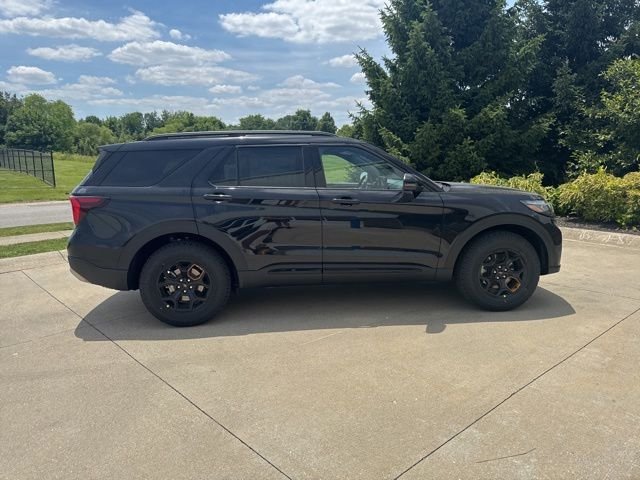 New 2026 Agate Black Metallic Ford Tremor® image 3