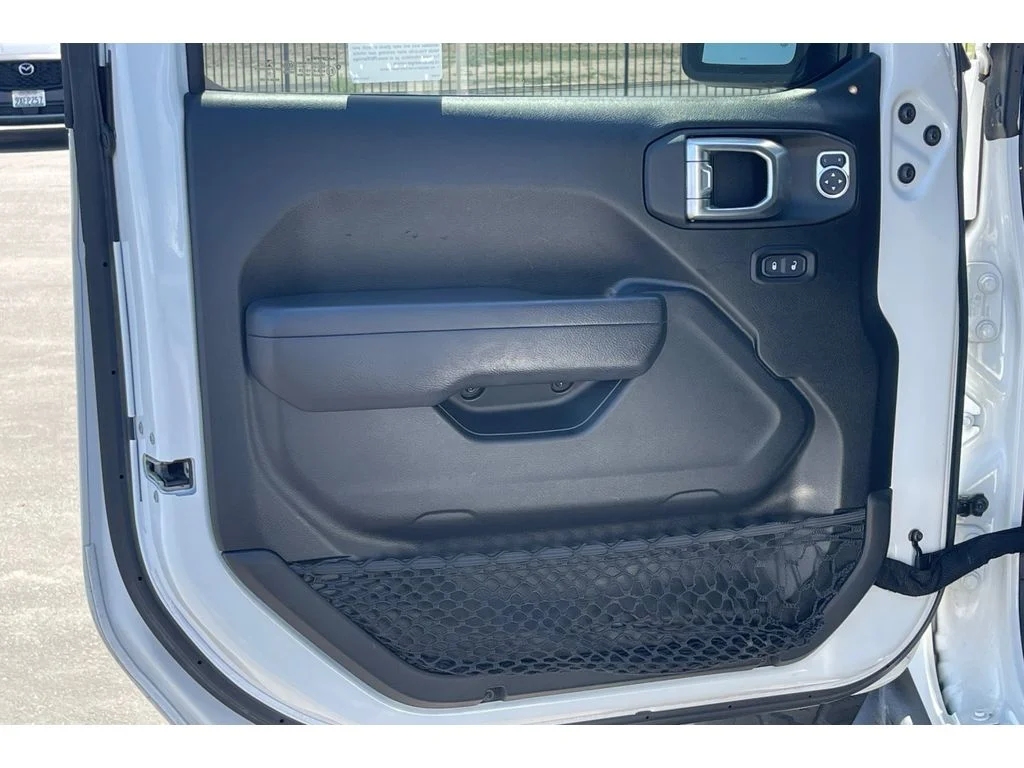 Used 2022 Bright White Clearcoat Jeep Unlimited Rubicon image 11