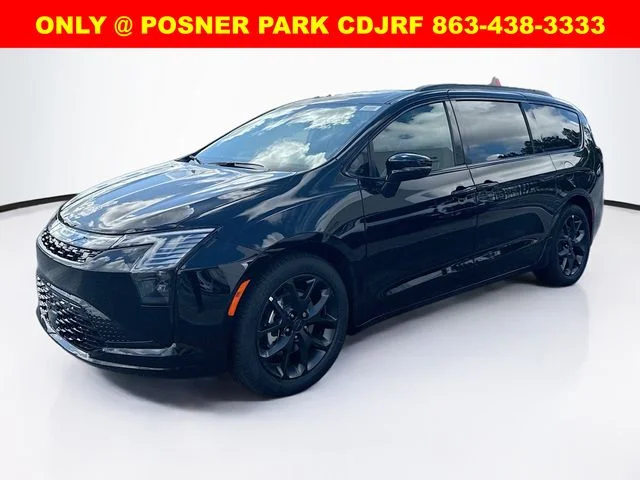 2027 Chrysler Pacifica Limited's photo