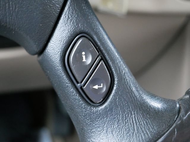 Used 2006 Summit White Chevrolet LT image 23