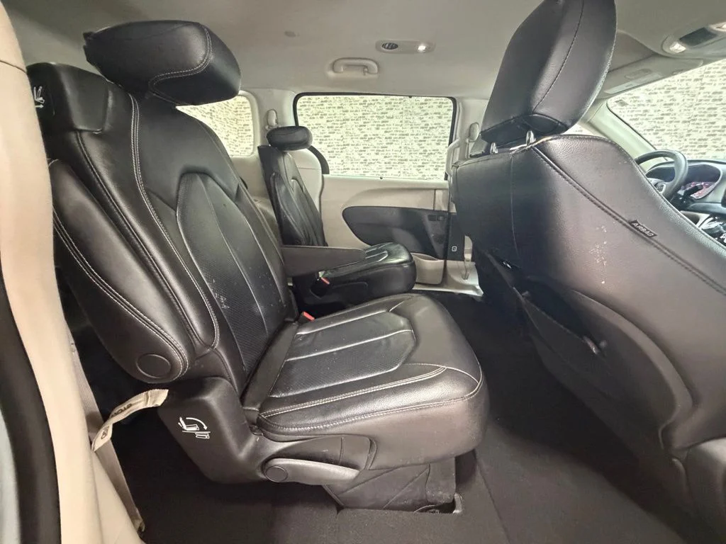 Used 2022 White Chrysler Touring L image 10