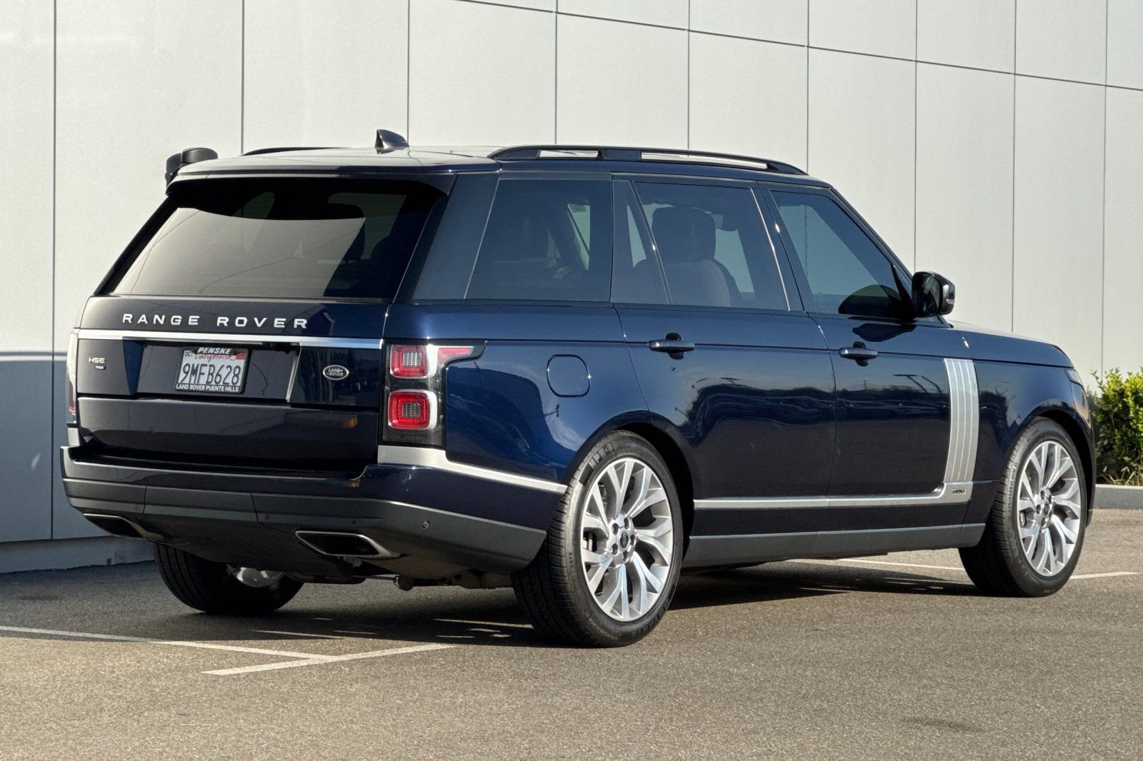 Used 2021 Blue Land Rover Westminster image 5