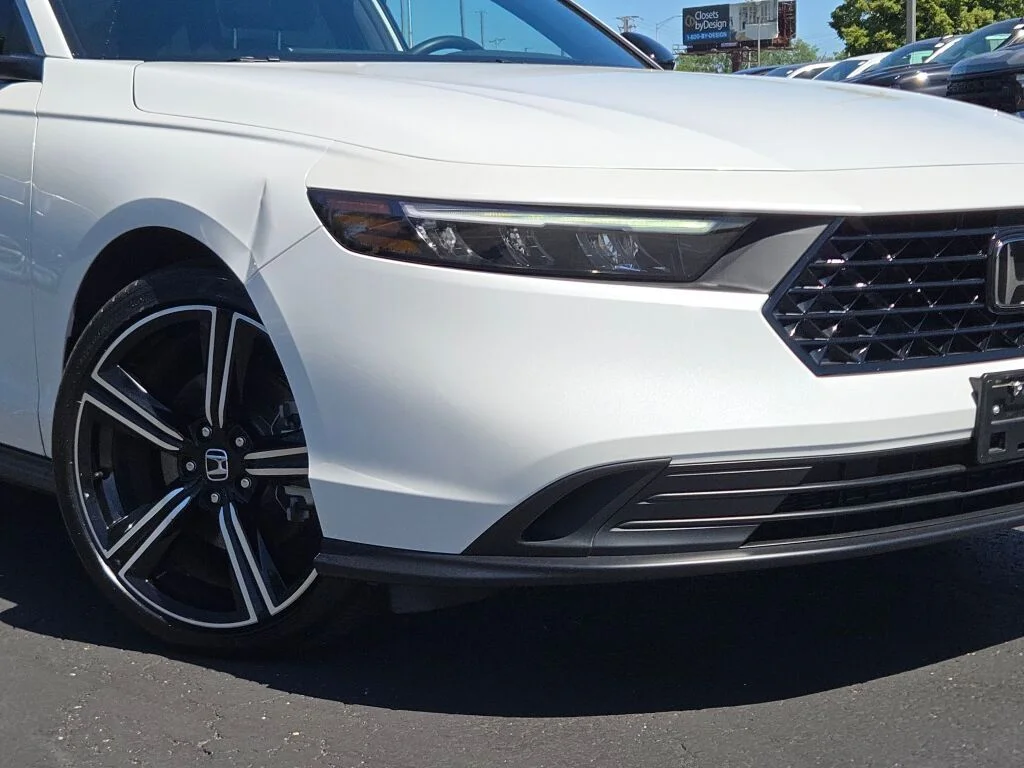 Used 2025 White Honda Sport image 3