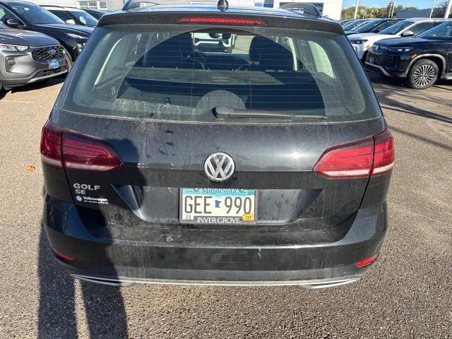 Used 2019 Black Volkswagen SE image 4