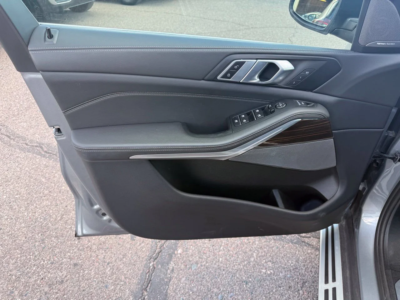 Used 2026 Gray Metallic BMW xDrive40i image 14