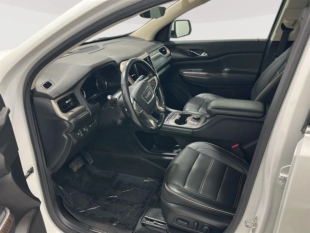 Used 2022 White Frost Tricoat GMC Denali image 19