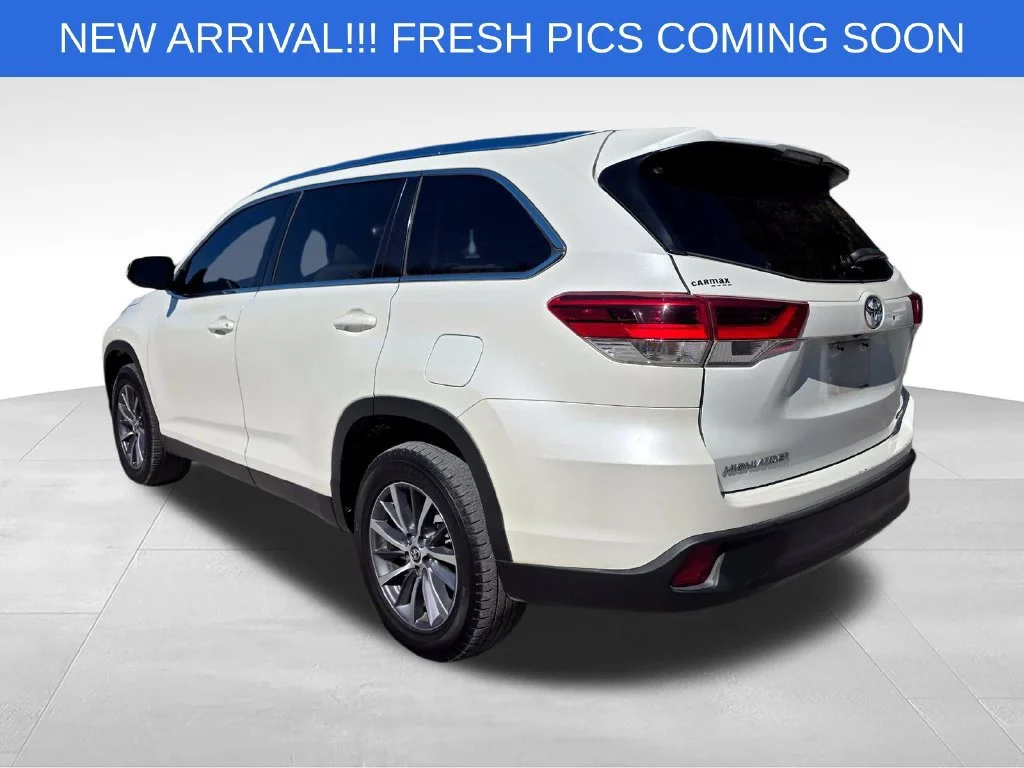 Used 2019  Toyota SE image 5