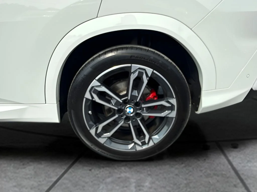Used 2025 White BMW xDrive28i image 21