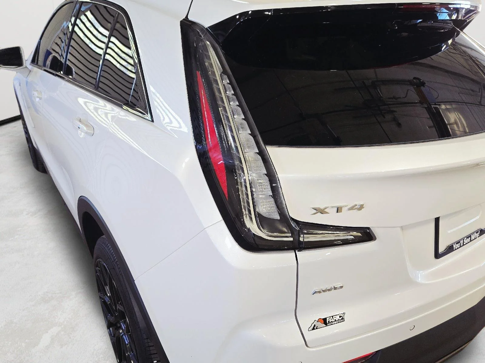 Used 2021 Crystal White Tricoat Cadillac AWD Sport image 16
