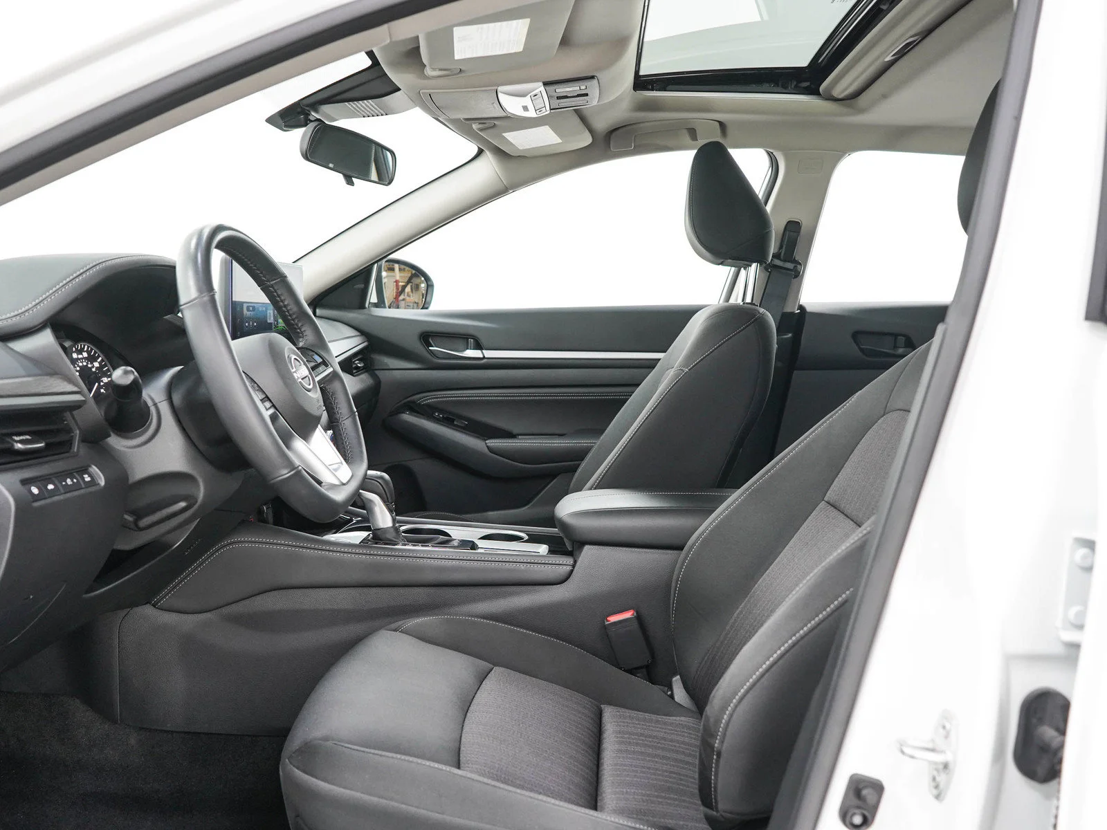 Used 2023 Pearl White Tricoat Nissan 2.5 SV image 22