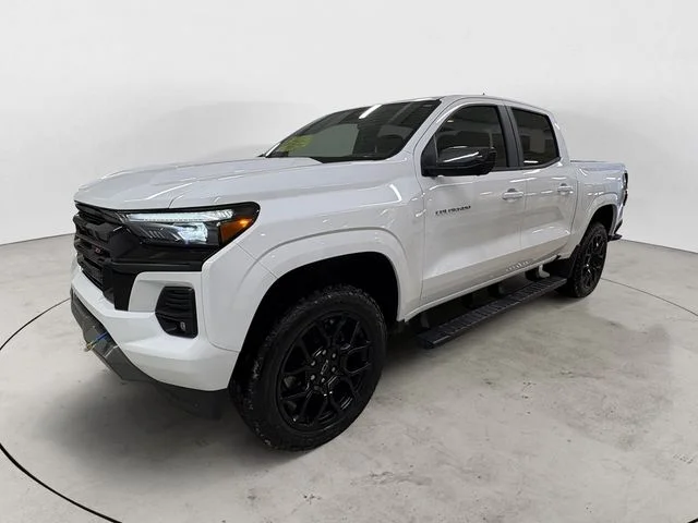 Used 2025 Summit White Chevrolet Z71 image 1