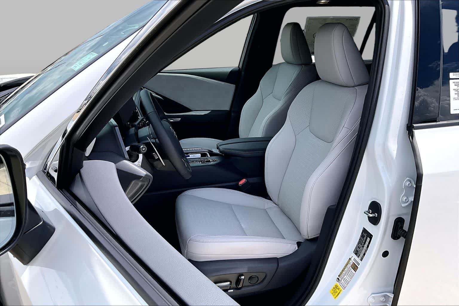 New 2026 Wind Chill Pearl Lexus PREMIUM AWD image 9