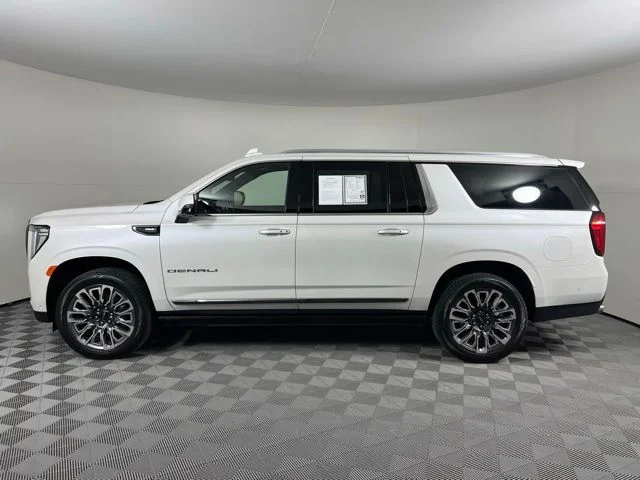 Used 2023 White GMC Denali Ultimate image 4