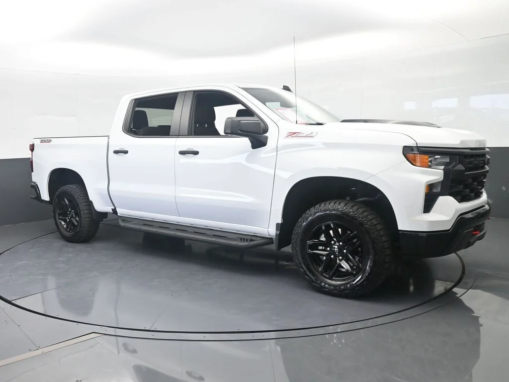 Used 2024 Summit White Chevrolet Custom Trail Boss image 7